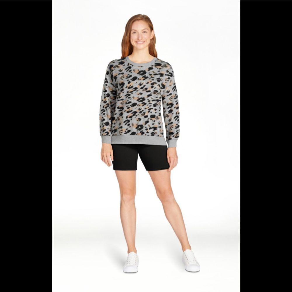 Secret Treasures leopard oversized sweatshirt w/ black biker shorts sz Small